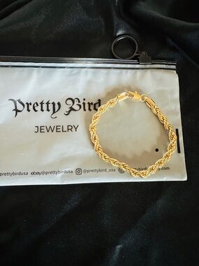 Elegant Pretty Bird 18K Gold Plated Bracelet Size 71/2” NEW Unisex